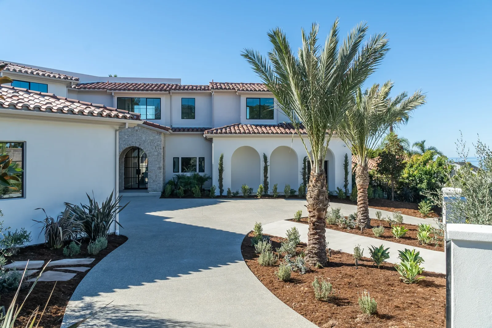 Hillside Estate — outdoor living detail 8