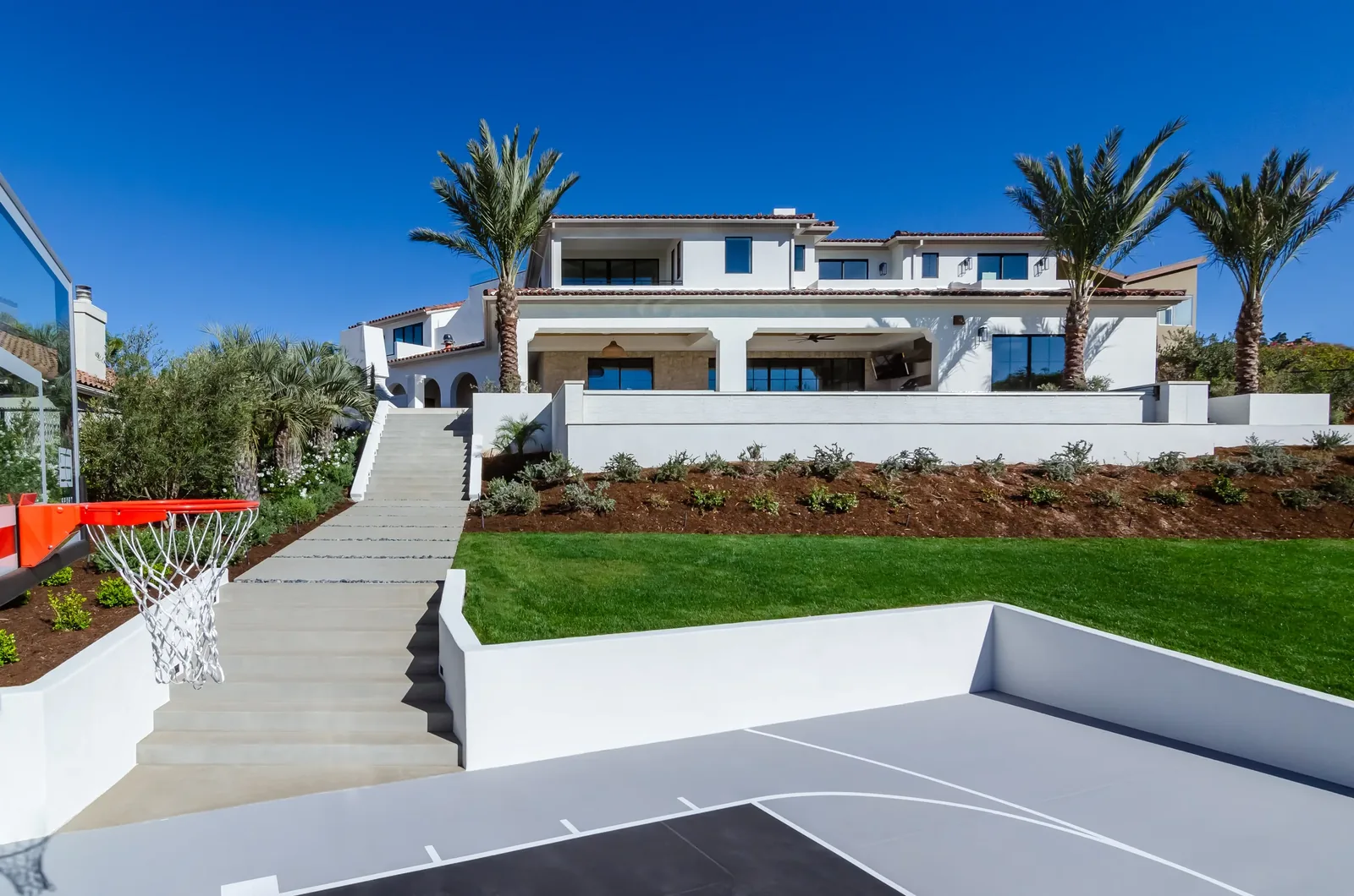Hillside Estate — outdoor living detail 26