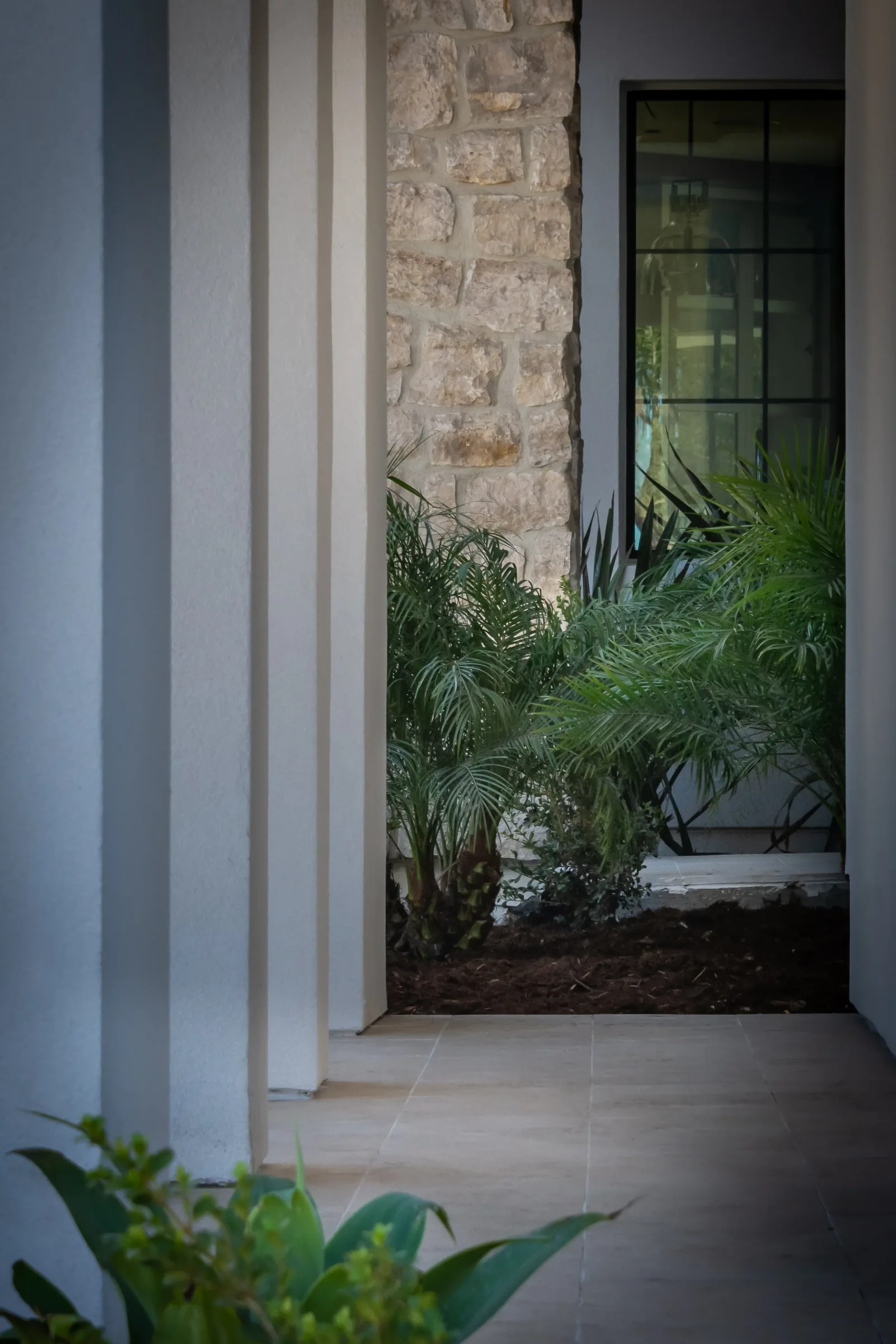 Stone-veneered retaining wall on a Rancho Santa Fe Covenant estate